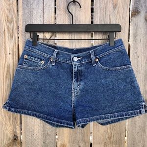* Levi’s | Y2K Style Denim Jean Shorts Size 7 – Vintage Look